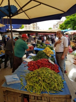 ABİDİN ÇAĞLAYAN PAZAR MÜŞTERİ VE ESNAFINI DA YALNIZ BIRAKMADI