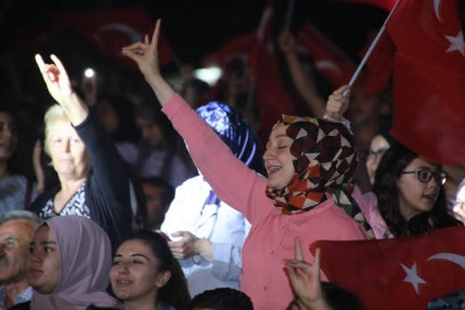 ŞÖLENİN ÜÇÜNCÜ GÜNÜNDE MUHTEŞEM GECE