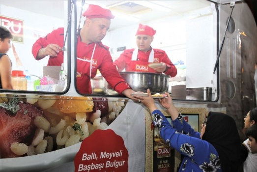 ULUSLARARASI KARAMAN TÜRK DÜNYASI ŞÖLENİ COŞKUYLA BAŞLADI