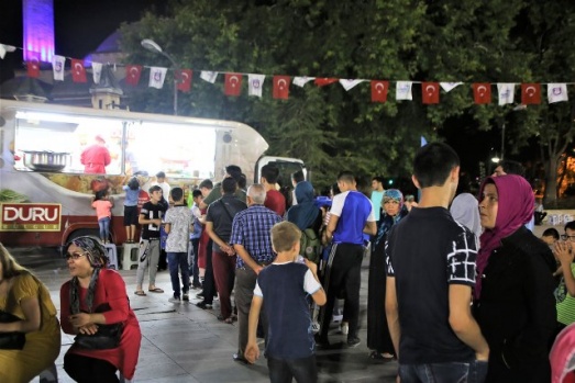 ULUSLARARASI KARAMAN TÜRK DÜNYASI ŞÖLENİ COŞKUYLA BAŞLADI