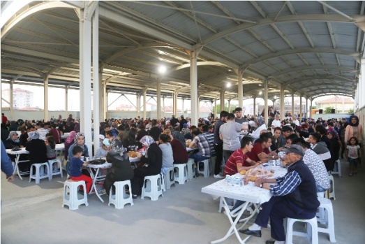 İFTAR SOFRASI LARENDE MAHALLESİ’NE KURULDU