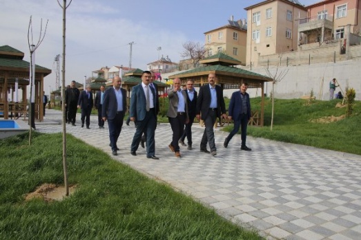 NİĞDE VALİSİ VE BERABERİNDEKİ HEYET KARAMAN BELEDİYESİ’Nİ ZİYARET