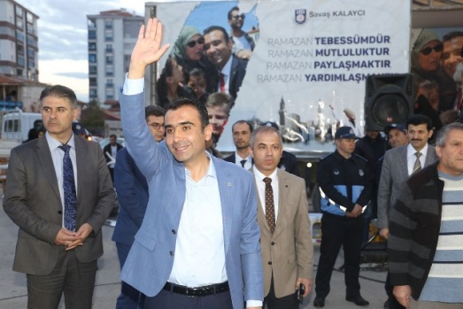 İLK İFTAR SOFRASI TOPUCAK MEYDANI’NDA KURULDU