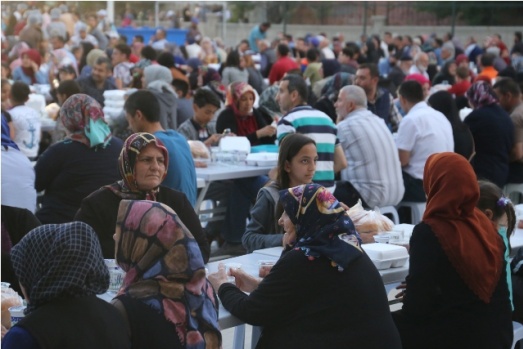 İFTAR SOFRASI ALACASULUK MAHALLESİ’NE KURULDU