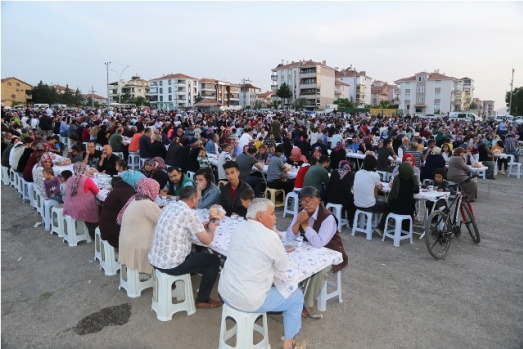 İFTAR SOFRASI ZİYA GÖKALP MAHALLESİ’NE KURULDU