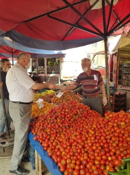 ABİDİN ÇAĞLAYAN PAZAR MÜŞTERİ VE ESNAFINI DA YALNIZ BIRAKMADI