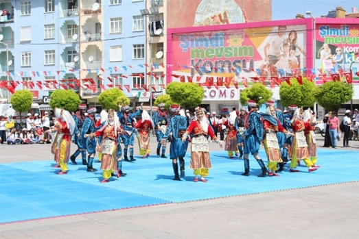 19 MAYIS COŞKUYLA KUTLANDI