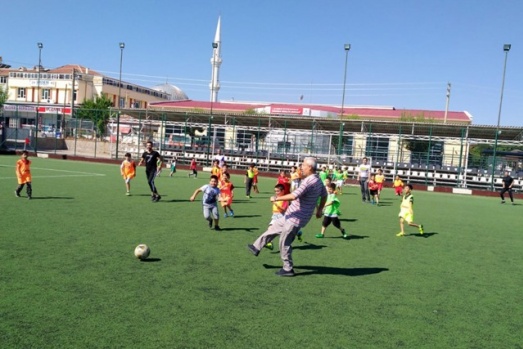 MEYDANLARDA SPOR YAPARAK ‘UYUŞTURUCUYA HAYIR’ DEDİLER