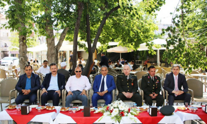 Karaman'da Başkan Çalışkan, valiliğin düzenlediği bayramlaşmaya katıldı