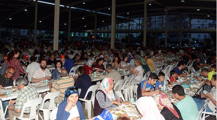 Liman Mahallesi’nde 2 bin kişi iftar sofrasında buluştu