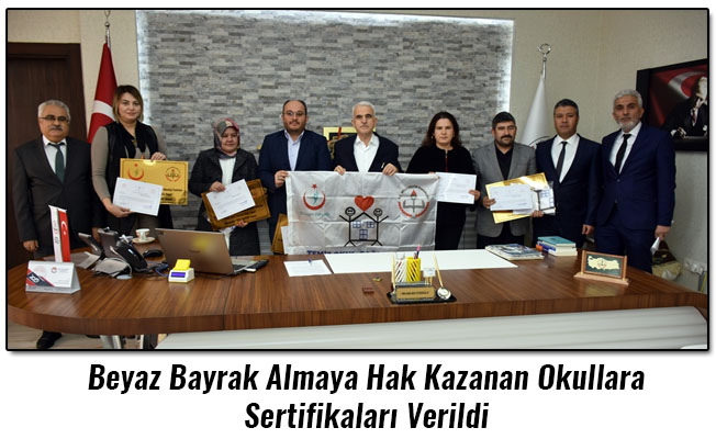 Beyaz Bayrak Almaya Hak Kazanan Okullara Sertifikaları Verildi Beyaz Bayrak Almaya Hak Kazanan Okullara Sertifikaları Verildi