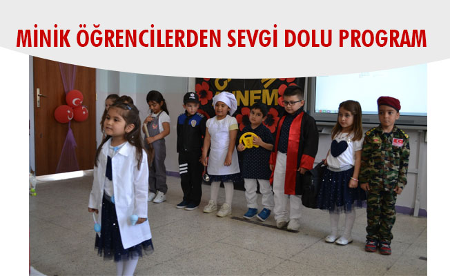 MİNİK ÖĞRENCİLERDEN SEVGİ DOLU PROGRAM