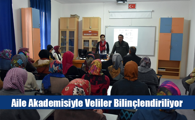 Aile Akademisiyle Veliler Bilinçlendiriliyor