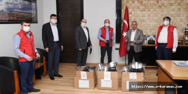 GENÇLİK MERKEZİNDEN 400 ADET ÜCRETSİZ YÜZ KORUYUCU MASKE