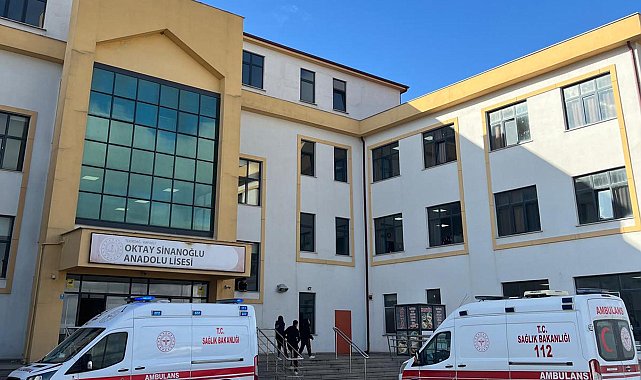 'Öğretmenler Günü'nde evden getirilen yemekleri yiyen 5 lise öğrencisi zehirlenme şüphesiyle hastaneye kaldırıldı