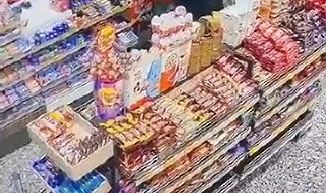 Akaryakıt istasyonu çalışanına kafa atıp, yumrukladı; o anlar kamerada