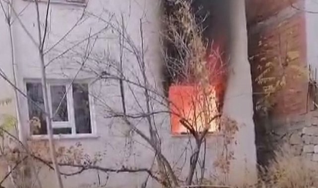Amasya'da 2 katlı binada yangın