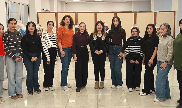 Atık materyallerden giysi tasarladılar