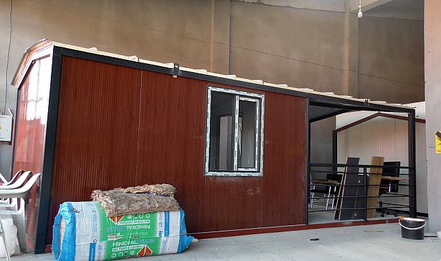 Babalarının isteğiyle, İstanbul'daki konteyner fabrikalarını deprem riski altındaki Bingöl'e taşıdılar