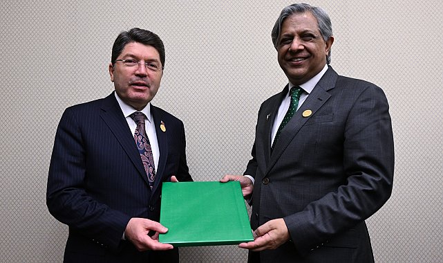 Bakan Tunç, Pakistanlı mevkidaşı Tarar ile görüştü