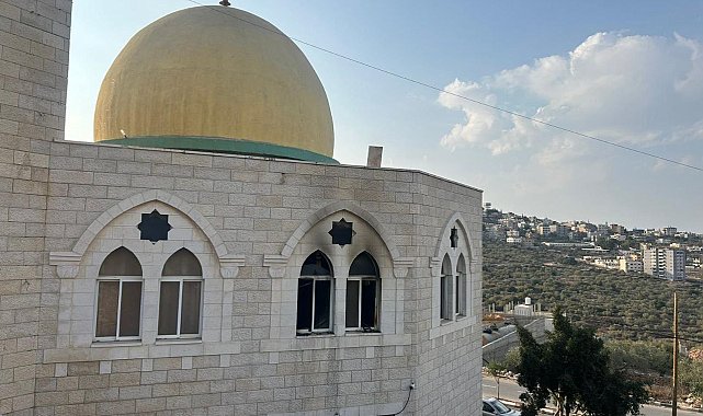 Batı Şeria'da cami kundaklandı