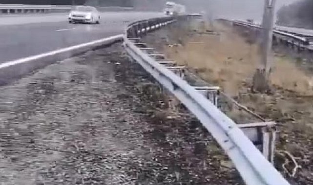 Bolu'da otoyol geçişinde kar yağdı