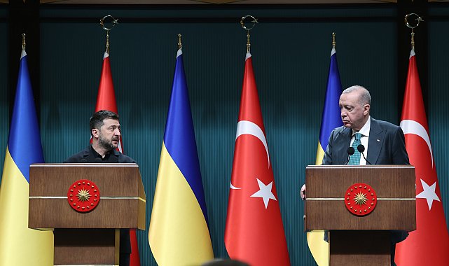 Cumhurbaşkanı Erdoğan, Zelenskiy'i resmi törenle karşıladı