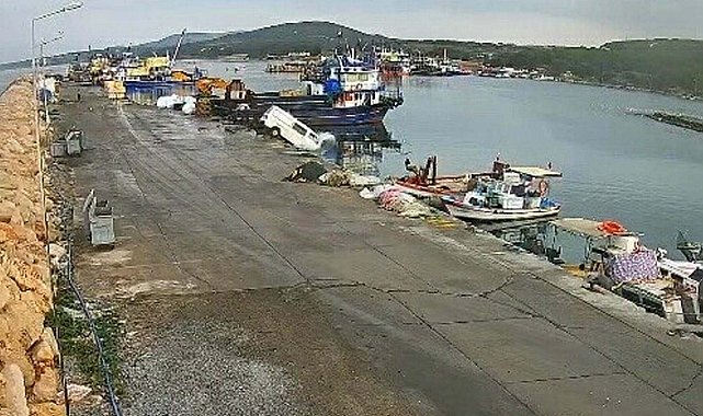 Didim'de kamyonetin denize uçtuğu anların görüntüleri ortaya çıktı