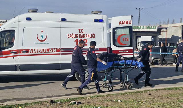 Diyarbakır'da 3 aracın karıştığı kaza kamerada; 2 ölü, 3 yaralı