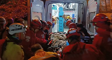 Doğa yürüyüşünde yüksekten kayalık bölgeye düştüler: 1 ölü, 1 yaralı