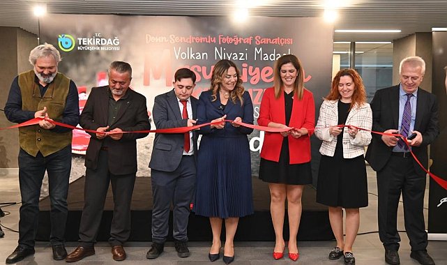 Down sendromlu sanatçı Madaslı'nın 'Masumiyetin Kırmızısı' serigisi Tekirdağ'da