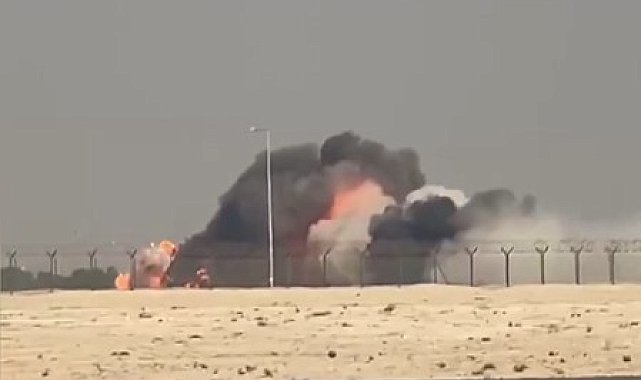 Dubai'deki hava gösterisinde Hindistan'a ait savaş uçağı düştü; pilot hayatını kaybetti