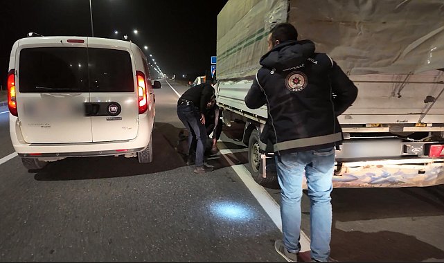 Düzensiz göçmenlere sahte pasaport temin eden şüpheli yakalandı