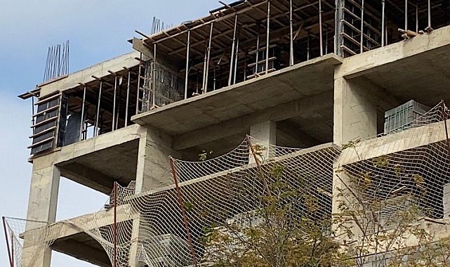 Elazığ'da inşaattan düşen işçi öldü