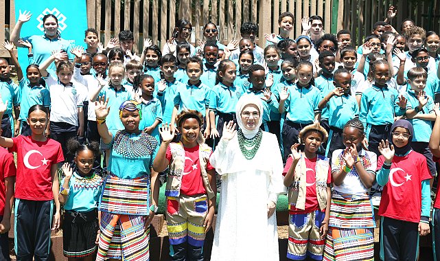 Emine Erdoğan, Güney Afrika'da Uluslararası Maarif Okulu'nu ziyaret etti
