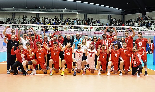 Eski Bakan Mevlüt Çavuşoğlu'ndan Ay-Yıldızlı sporculara destek