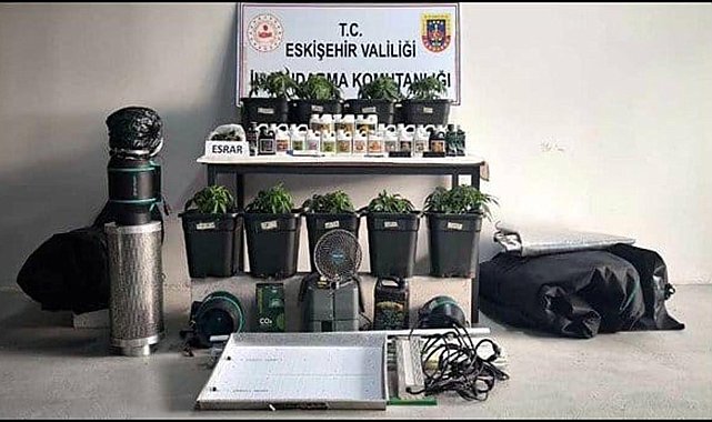 Evlerinde iklimlendirme sistemi kurup uyuşturucu imal eden 3 şüpheliye gözaltı