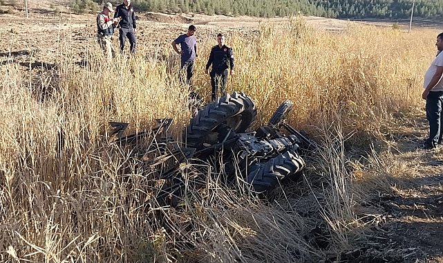Gaziantep'te devrilen traktörün altında kalan sürücü öldü