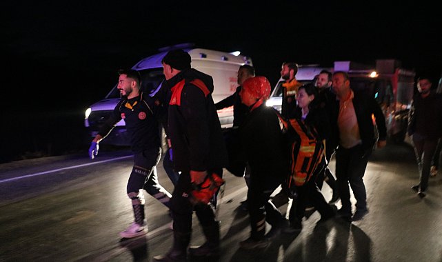 Hakkari'de otomobil takla attı; 5 yaralı