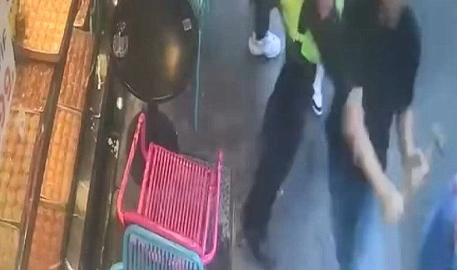 İstanbul- Bayrampaşa'da iş yerinin önünde yapılan temizlikten rahatsız oldu; çekiçle saldırdı