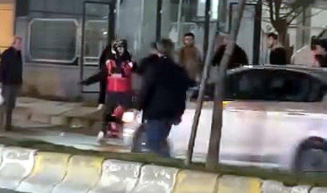 İstanbul - Beylikdüzü'nde motokuryeye laf atan adamı kaskla darbettiler