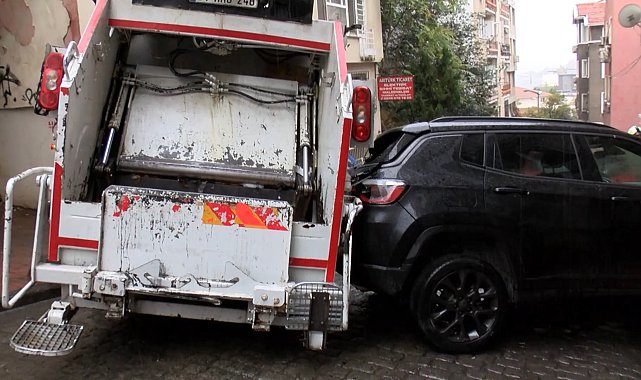 İstanbul- Beyoğlu'nda çöp kamyonu park halindeki 5 araca ve bir evin duvarına çarptı: 3 yaralı