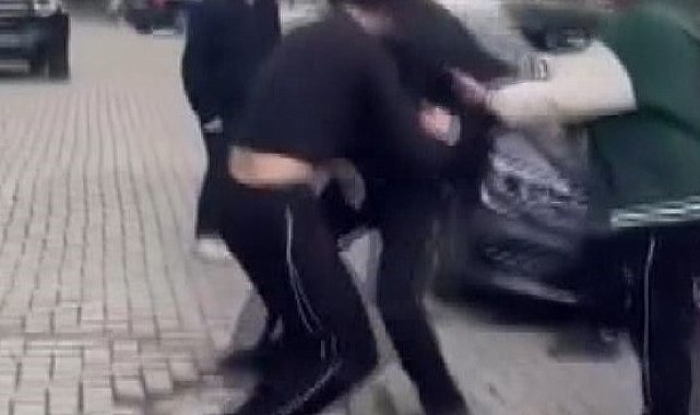 İstanbul - Güngören'de lise öğrencilerinin bıçaklı kavgası kamerada