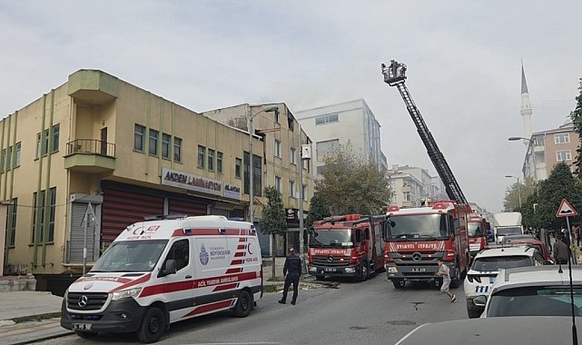 İstanbul- Güngören'de tekstil fabrikasında çıkan yangın söndürüldü