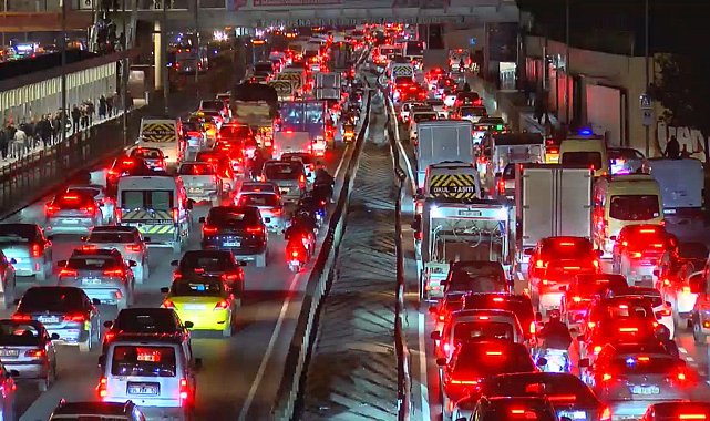 İstanbul - İstanbul'da trafik yoğunluğu yüzde 85'e ulaştı