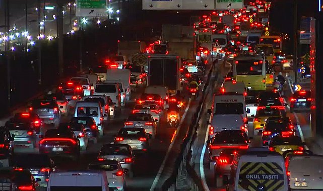 İstanbul - İstanbul'da trafik yoğunluğu yüzde 87'ye ulaştı