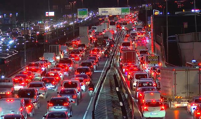İstanbul - İstanbul'da trafik yoğunluğu yüzde 89'a ulaştı