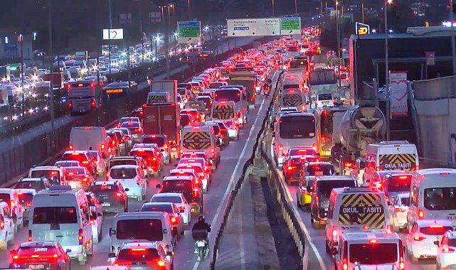 İstanbul - İstanbul'da trafik yoğunluğu yüzde 89'a ulaştı