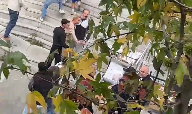 İstanbul - Kağıthane'de ağabey 15 yaşındaki kız kardeşini rahatsız eden 2 kişiyi bıçakladı: 'Yeğenimi taciz ediyorlarmış'