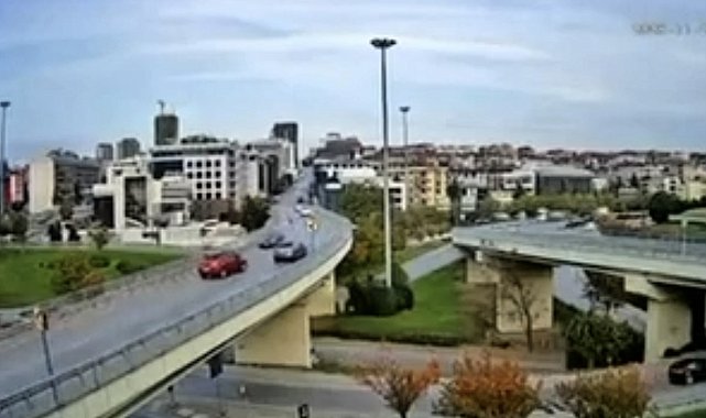 İstanbul- Maltepe'de hatalı sollama kazaya neden oldu; kaza kamerada